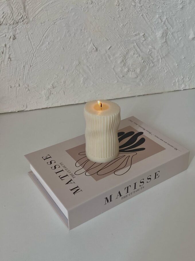 Bougie-Wavy-pillar